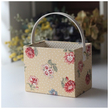 カルトナージュ教室での体験キット(小物入れ:サイズ:11cm×9cm×8cm)
