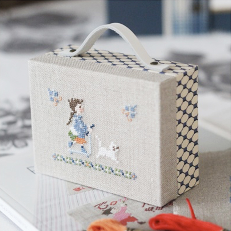 カルトナージュ教室での作成した作品:ミニトランク